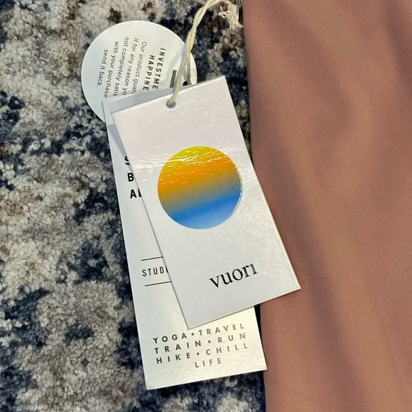 Vuori Women's CB Studio Yoga Leggings Color Light Terracota Size Medium NEW - Picture 8 of 11